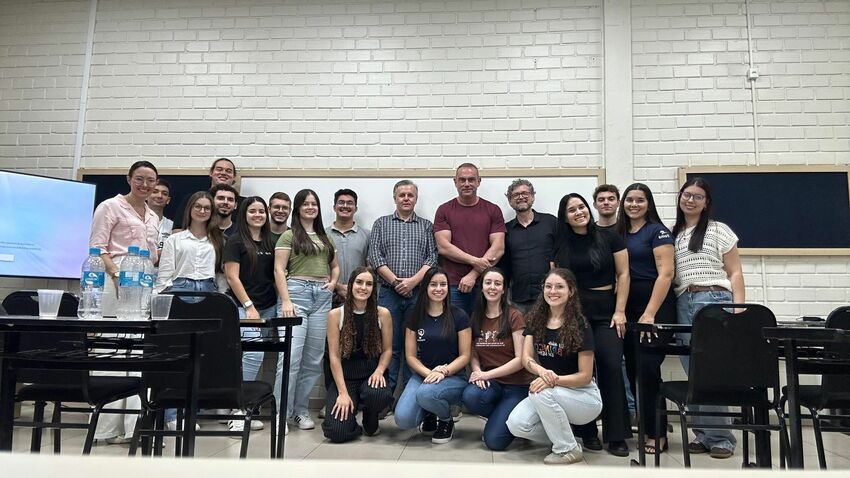 Acadêmicos de Marketing desenvolvem estratégias para hospital em experiência prática com cliente real - FEMA
