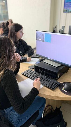 Atividade prática com simulador virtual aproxima acadêmicos da Psicologia Experimental - FEMA