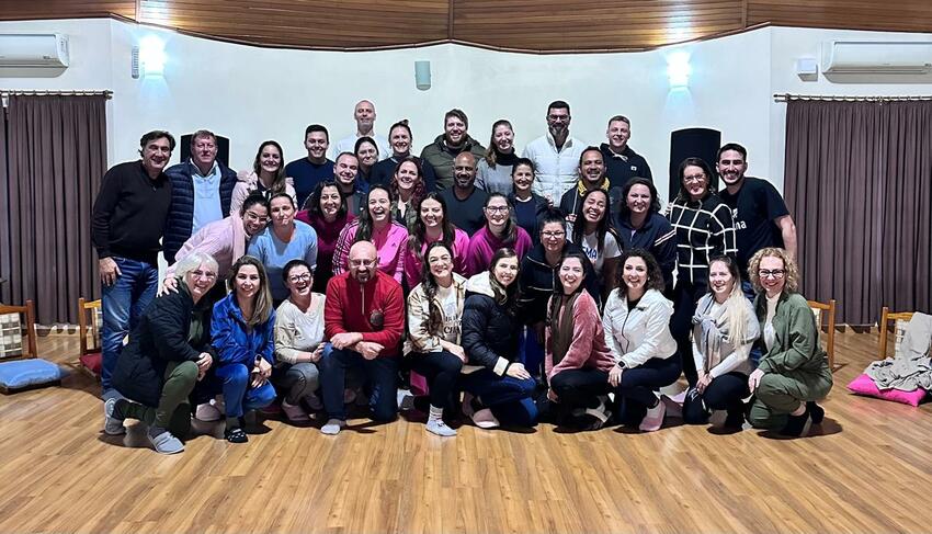 Dias de pausa e inspiração: equipe FEMA no Holoíkos. - FEMA