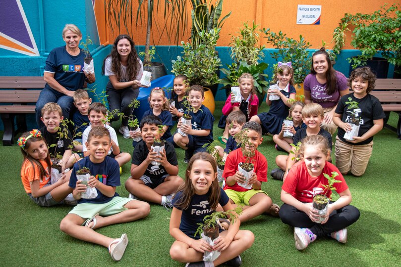 Alunos aprendem sobre os 7 hábitos e ganham árvore para plantar com as famílias - FEMA