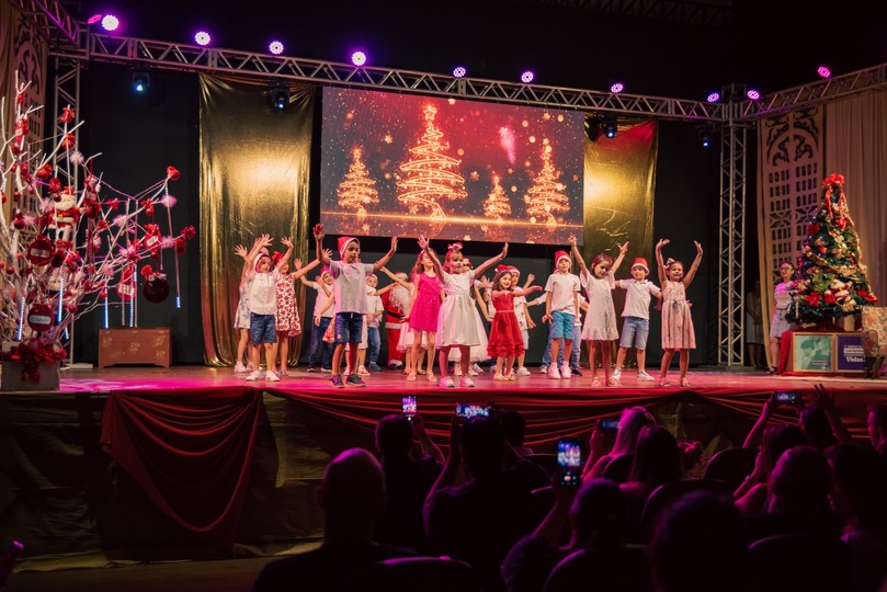 Celebração de Natal – Encanto e Alegria as turminhas do Pré II e 1º Ano da Escola FEMA - FEMA