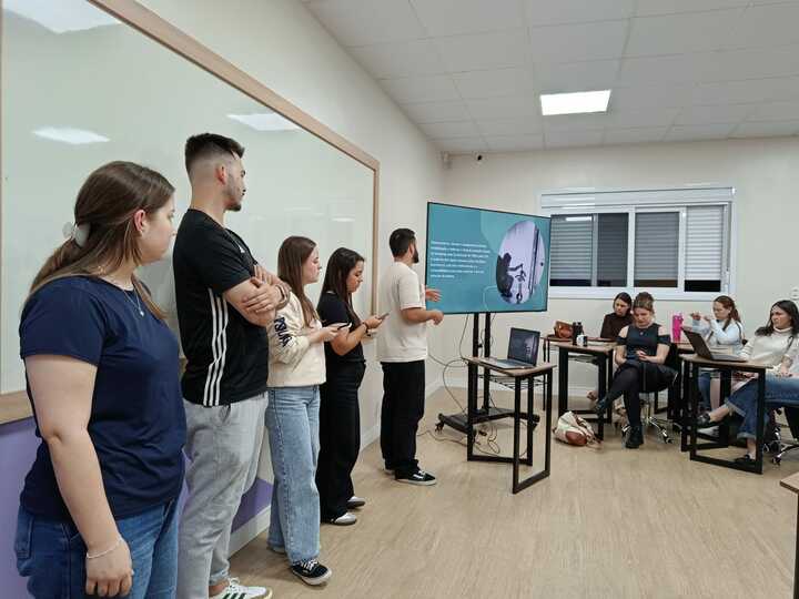 Acadêmicos de Psicologia participam de seminário sobre Diversidade e Inclusão - FEMA