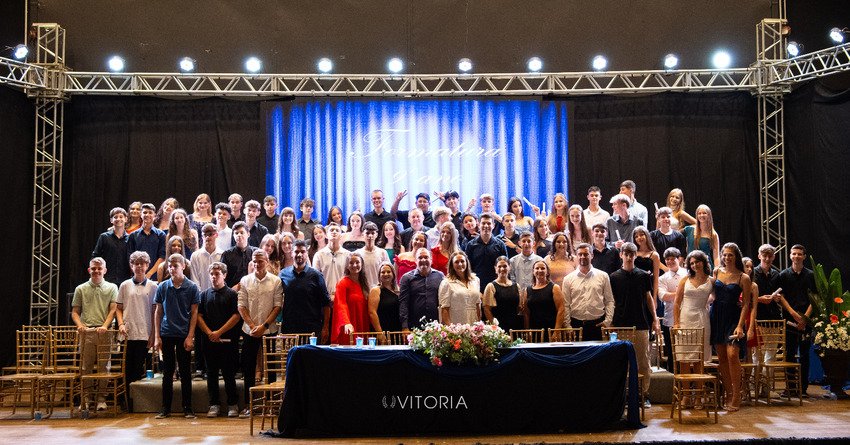 Alunos do 9º Ano da Escola FEMA comemoram Formatura no             Centro Cívico de Santa Rosa - FEMA