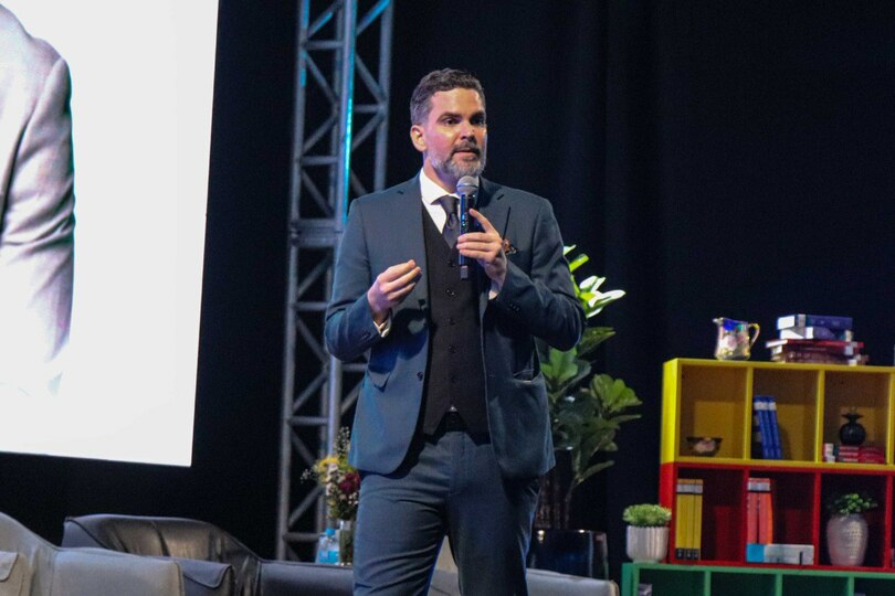 Palestra de Thiago Castro aborda TEA, TDAH e TOD.  - FEMA