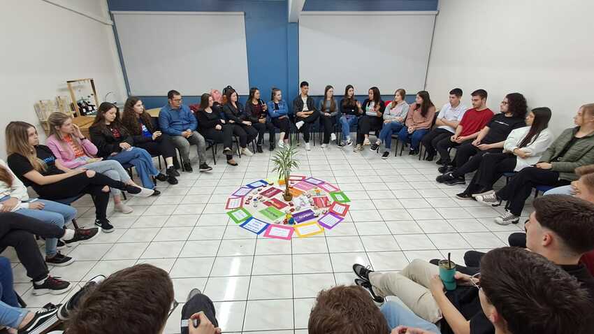 Empresária vinculada à IATI-FEMA participa de aula nas Faculdades Integradas Machado de Assis. - FEMA