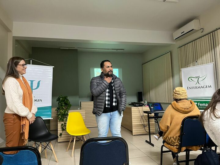 FEMA promove integração entre             Psicologia e Enfermagem em aula sobre Políticas Públicas de Saúde - FEMA