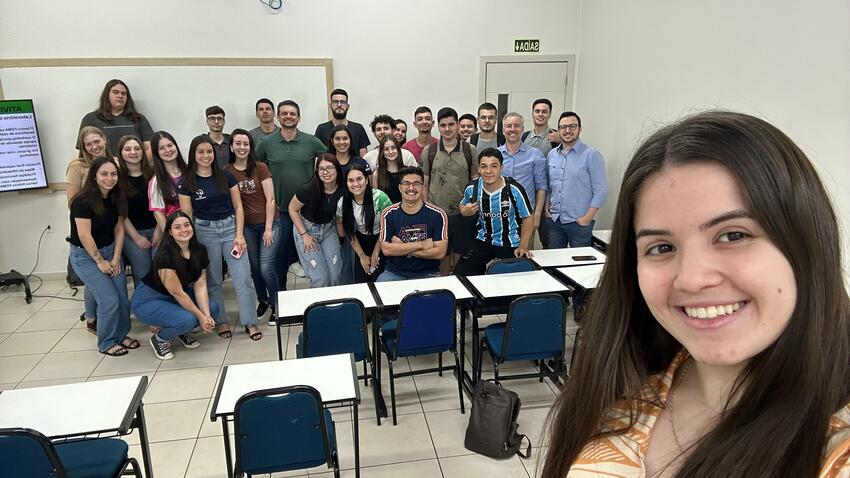 Integração e Inovação: aula conjunta na FEMA une diferentes cursos em Experiência sobre a Evolução Tecnológica. - FEMA