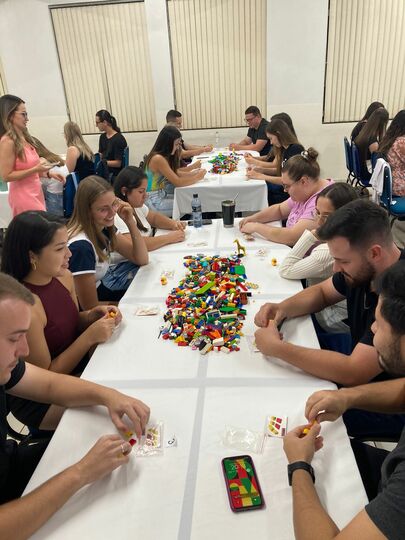Estudantes de Direito na FEMA Participam da II Edição do Desafio LEGO® Serious Play®: Construindo o Conceito de Família - FEMA