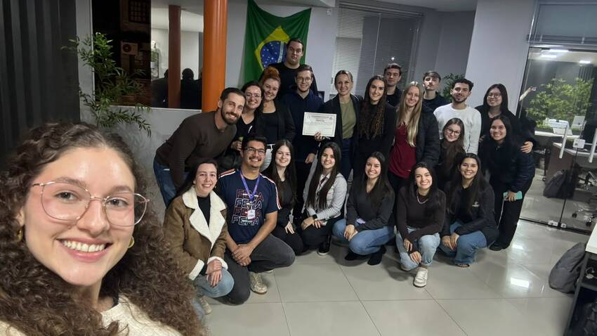 Acadêmicos de Marketing realizam visita técnica à Brasa Marketing - FEMA