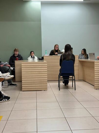 Acadêmicos de Direito Audiência de Instrução e Julgamento em atividade prática de Processo Penal - FEMA