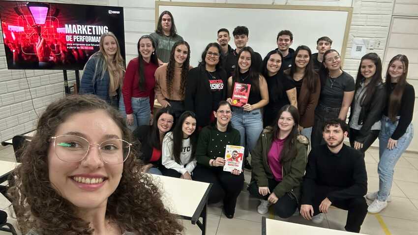 Acadêmicos de Marketing da FEMA Participam de Encontro             com Sócia da V4 Company e Conhecem o Método V4 na Prática - FEMA