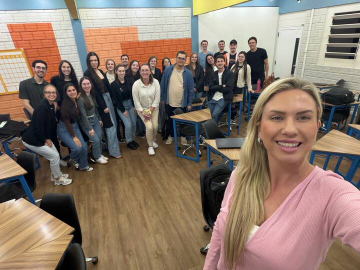 Acadêmicos de Administração e Ciências Contábeis da FEMA desenvolvem estratégias de marketing para empresa incubada na IATI - FEMA