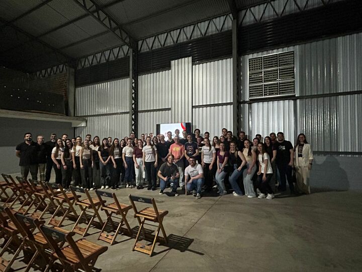 Teoria e Prática Lado a             Lado: Alunos de Administração e Contábeis da FEMA vivenciam imersão na             Artefacto - FEMA