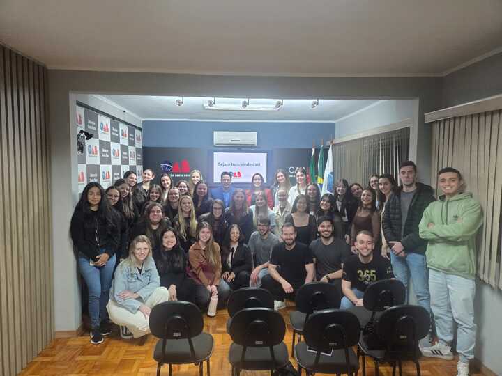 Acadêmicos de Direito participam de roda de conversa com a OAB de Santa Rosa - FEMA